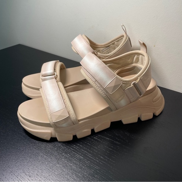 Aldo Wedge Heel Dad Sandal with Velcro - Picture 1 of 12